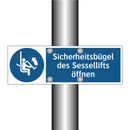 Sicherheitsbügel des Sessellifts öffnen