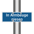 In Armbeuge niesen