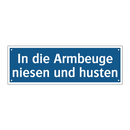In die Armbeuge niesen und husten