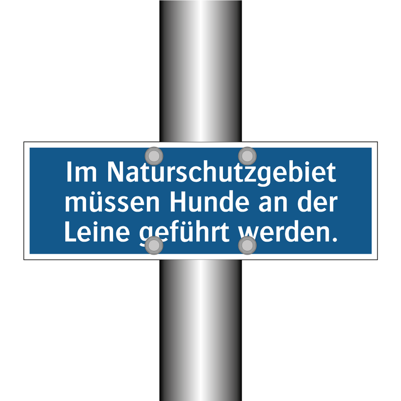 Im Naturschutzgebiet müssen Hunde an der Leine geführt werden.
