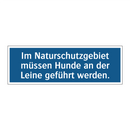 Im Naturschutzgebiet müssen Hunde an der Leine geführt werden.