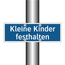 Kleine Kinder festhalten