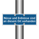 Nüsse und Erdnüsse sind an diesem Ort vorhanden