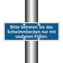 Bitte betreten Sie das Schwimmbecken nur mit sauberen Füßen.
