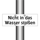 Nicht in das Wasser stoßen