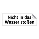 Nicht in das Wasser stoßen