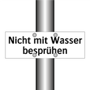 Nicht mit Wasser besprühen