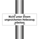 Nicht unter einem ungesicherten Hebezeug arbeiten