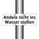 Andere nicht ins Wasser stoßen