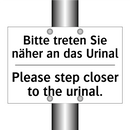 Bitte treten Sie näher an das /.../ - Please step closer to the urinal./.../