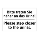 Bitte treten Sie näher an das /.../ - Please step closer to the urinal./.../