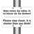 Bitte treten Sie näher. Er ist /.../ - Please step closer. It is shorter /.../