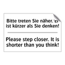 Bitte treten Sie näher. Er ist /.../ - Please step closer. It is shorter /.../