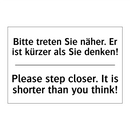Bitte treten Sie näher. Er ist /.../ - Please step closer. It is shorter /.../