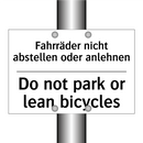 Fahrräder nicht abstellen oder /.../ - Do not park or lean bicycles