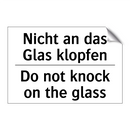 Nicht an das Glas klopfen - Do not knock on the glass