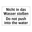 Nicht in das Wasser stoßen - Do not push into the water