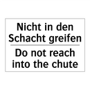 Nicht in den Schacht greifen - Do not reach into the chute