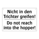 Nicht in den Trichter greifen! - Do not reach into the hopper!