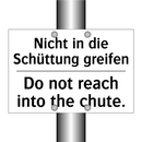 Nicht in die Schüttung greifen - Do not reach into the chute.