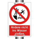 Andere nicht ins Wasser stoßen