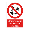Andere nicht ins Wasser stoßen