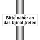 Bitte näher an das Urinal treten