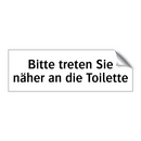 Bitte treten Sie näher an die Toilette