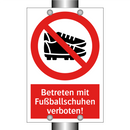 Betreten mit Fußballschuhen verboten!