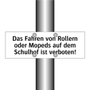 Das Fahren von Rollern oder Mopeds auf dem Schulhof ist verboten!