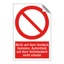 Nicht auf dem Vordach betreten. Aufenthalt auf dem Schiebedach nicht erlaubt