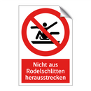 Nicht aus Rodelschlitten herausstrecken