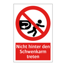 Nicht hinter den Schwenkarm treten