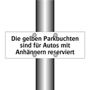 Die gelben Parkbuchten sind für Autos mit Anhängern reserviert