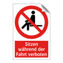 Sitzen während der Fahrt verboten
