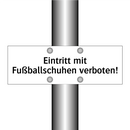 Eintritt mit Fußballschuhen verboten!