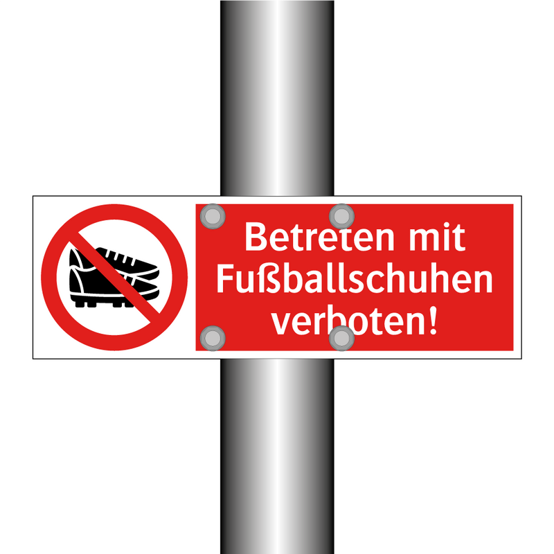 Betreten mit Fußballschuhen verboten!
