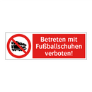 Betreten mit Fußballschuhen verboten!