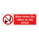 Bitte treten Sie näher an das Urinal