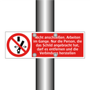 Nicht anschließen. Arbeiten im Gange. Nur die Person, die das Schild angebracht hat, darf es entfernen und die Verbindung herstellen