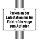 Parken an der Ladestation nur für Elektrofahrzeuge zum Aufladen