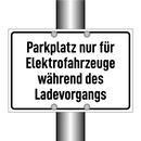 Parkplatz nur für Elektrofahrzeuge während des Ladevorgangs