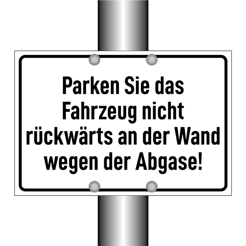Parken Sie das Fahrzeug nicht rückwärts an der Wand wegen der Abgase!