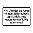 Privat. Wenden und Parken verboten. Widerrechtlich geparkte Fahrzeuge werden kostenpflichtig abgeschleppt!
