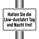 Halten Sie die Lkw-Ausfahrt Tag und Nacht frei!