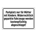 Parkplatz nur für Mütter mit Kindern. Widerrechtlich geparkte Fahrzeuge werden kostenpflichtig abgeschleppt!