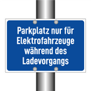 Parkplatz nur für Elektrofahrzeuge während des Ladevorgangs