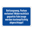 Rettungsweg. Parken verboten! Widerrechtlich geparkte Fahrzeuge werden kostenpflichtig abgeschleppt!