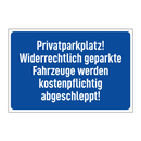 Privatparkplatz! Widerrechtlich geparkte Fahrzeuge werden kostenpflichtig abgeschleppt!