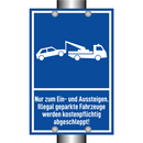 Nur zum Ein- und Aussteigen. Illegal geparkte Fahrzeuge werden kostenpflichtig abgeschleppt!